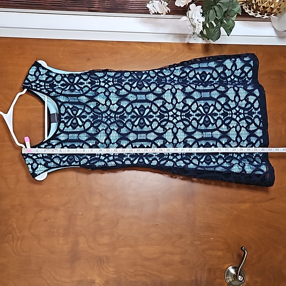 Lace Dress - Picture 5 of 6